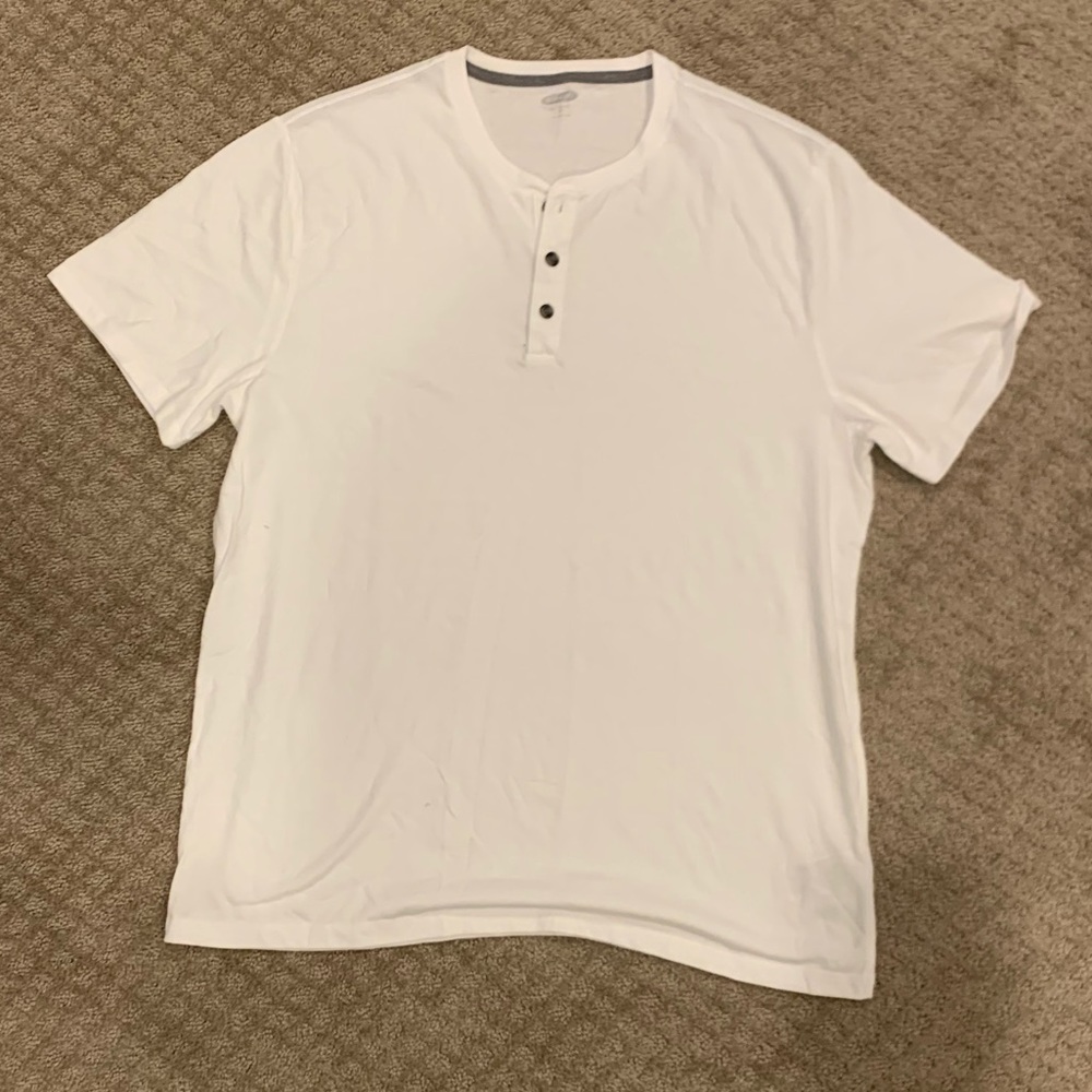 TWO Short-sleeve three button Henleys